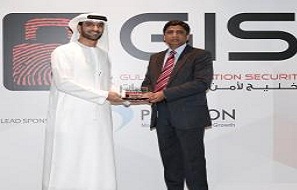 Marwan Abdulla Bindalmook, Senior Vice President - Technology Security and Risk Management in du while receiving the award