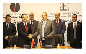 KPC International Marketing Managing Director Nasser Al-Mudhaf and delegation at signing ceremony of crude supply contract