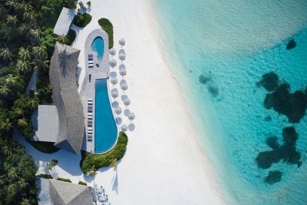 Le-Meridien-Maldives-Resort-Spa_Velaa-Pool_Aerial